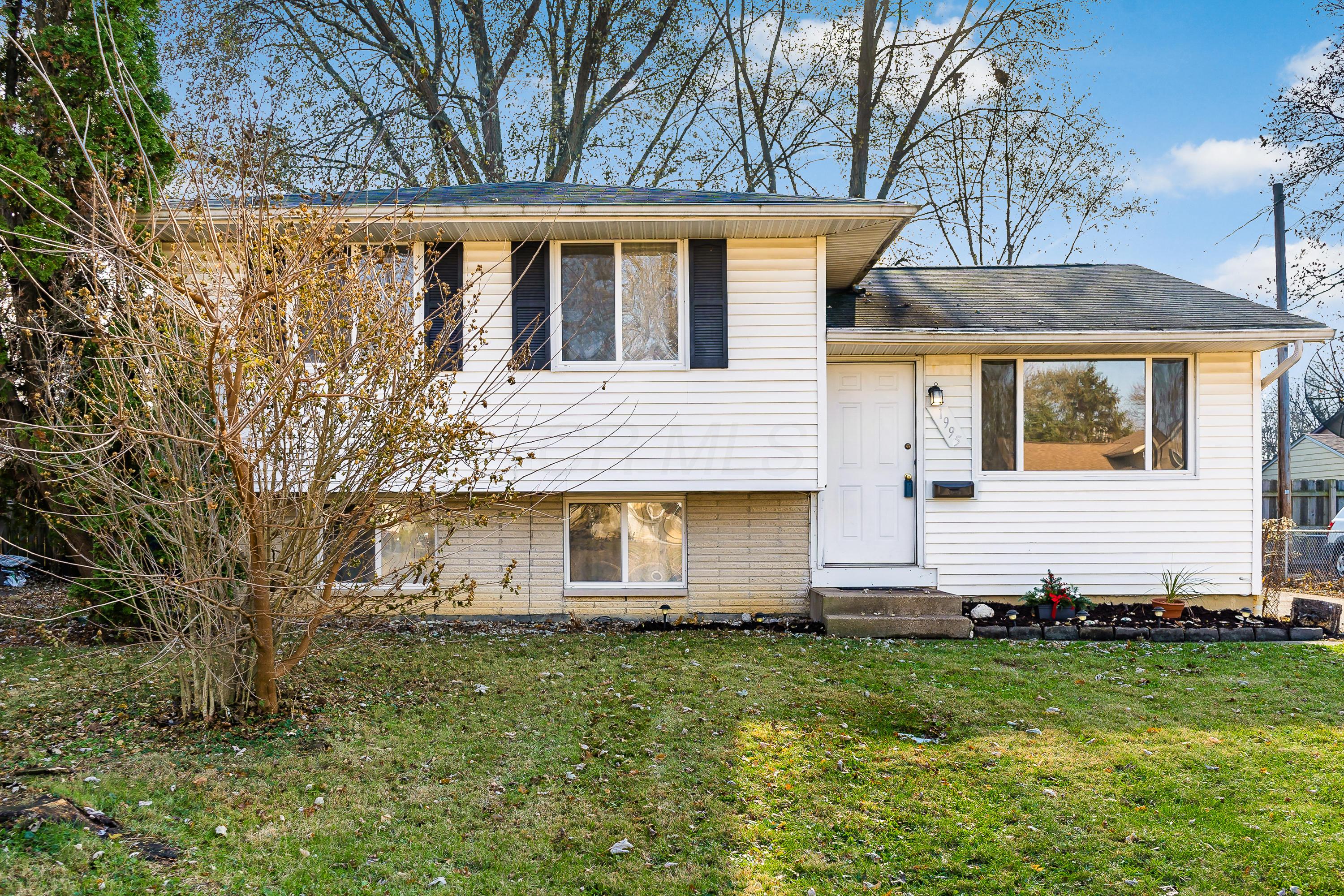 1995 Brookfield Road Columbus, OH 43229 - Photo 1 of 28 Gallery Image 1