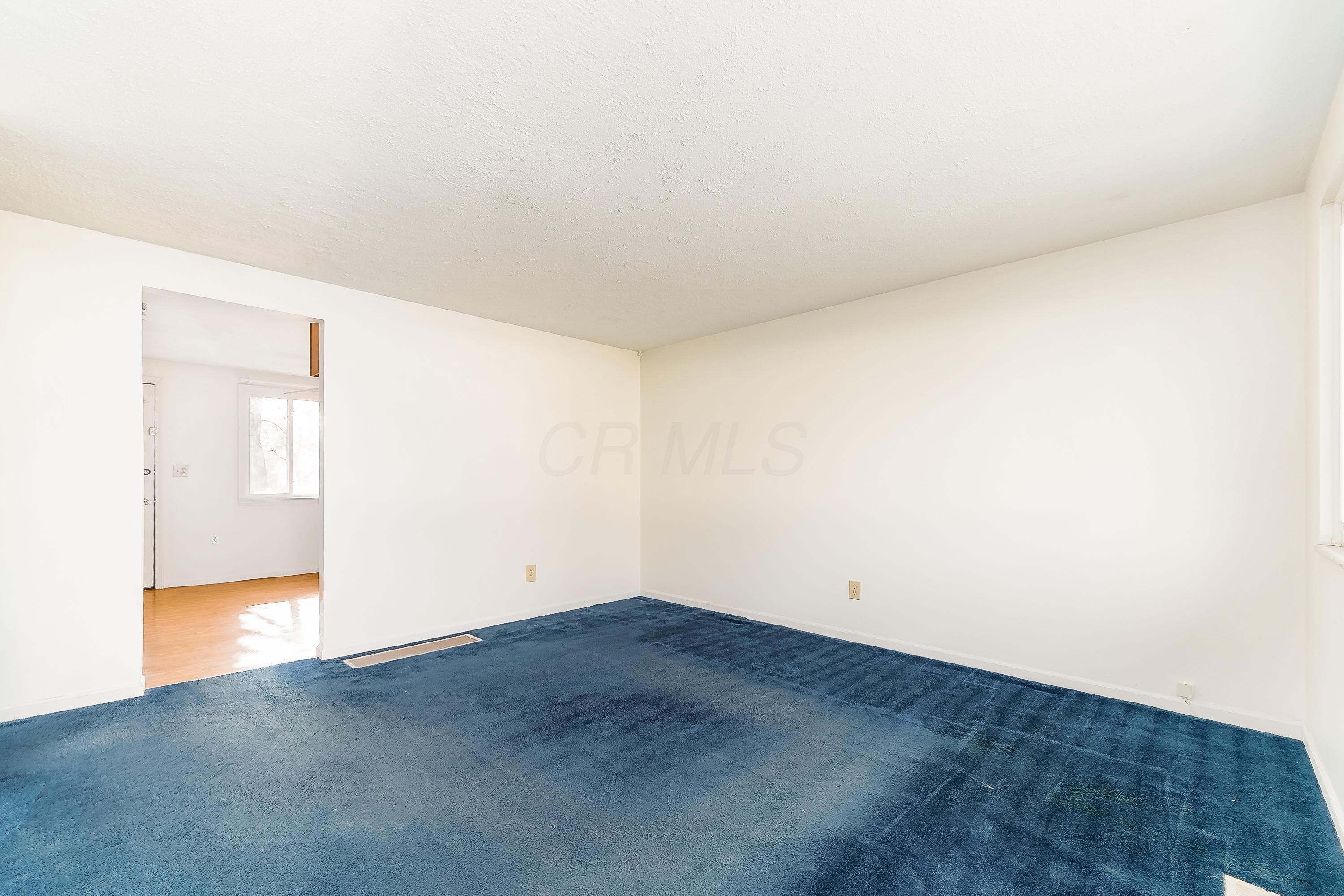 1995 Brookfield Road Columbus, OH 43229 - Photo 3 of 28 Gallery Image 3