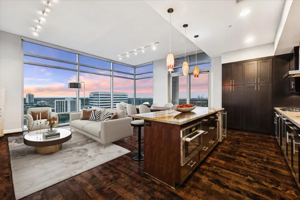 $1,190,000 | 2207 Bancroft Lane, Unit 1606, Houston, TX 77027