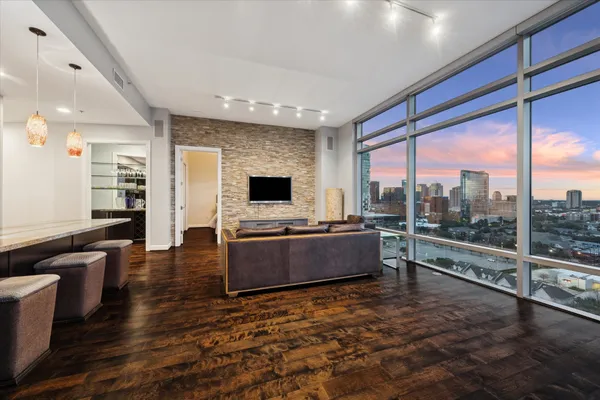 $1,190,000 | 2207 Bancroft Lane, Unit 1606, Houston, TX 77027