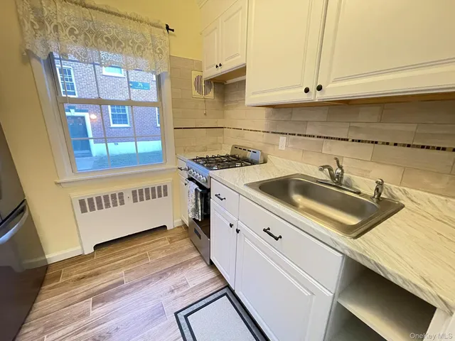 $149,900 | 180 Pinewood Road, Unit 11, Hartsdale, NY 10530