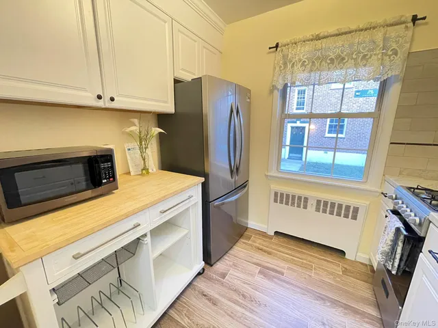 $149,900 | 180 Pinewood Road, Unit 11, Hartsdale, NY 10530