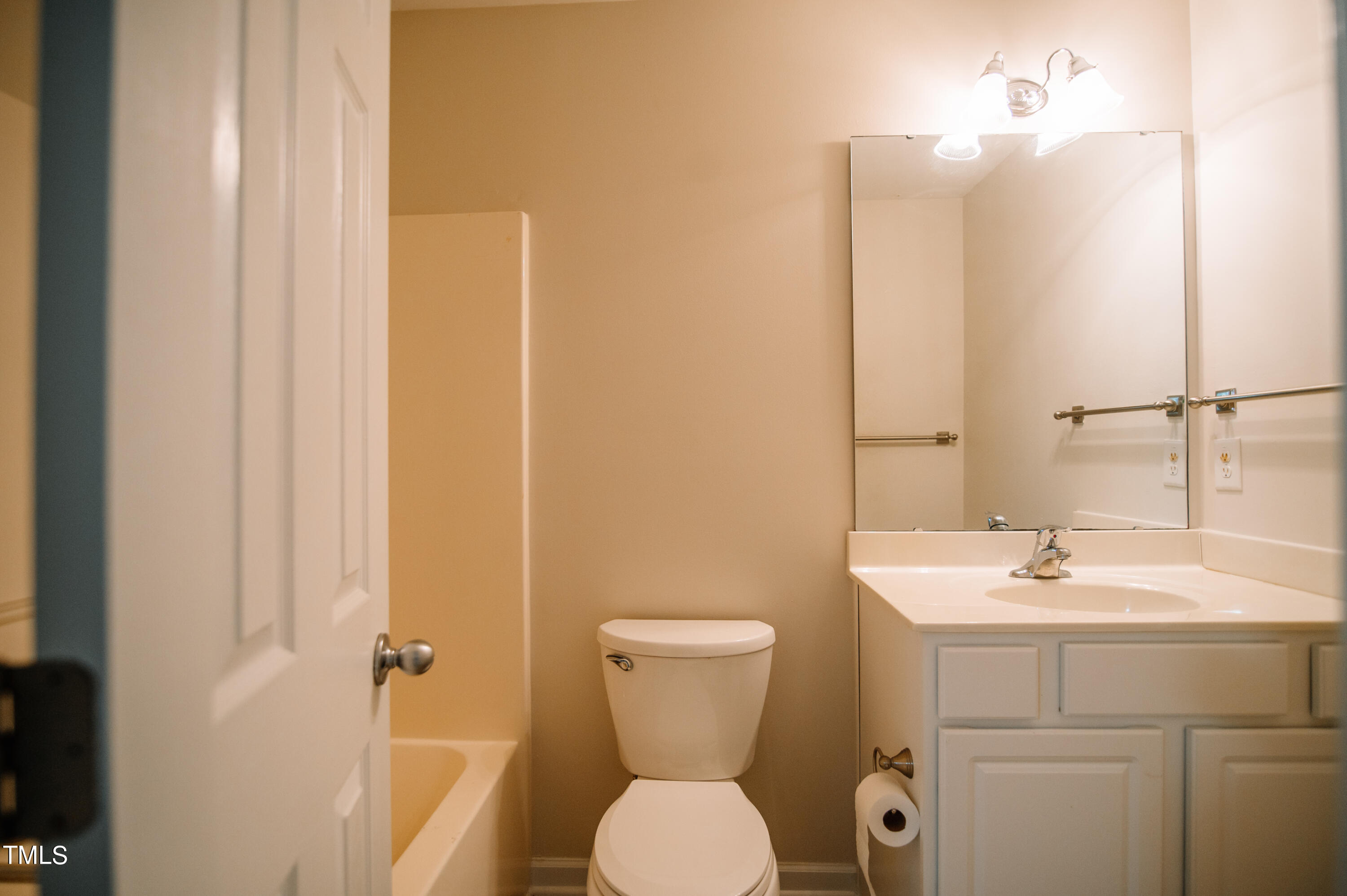 309 Deacon Ridge Street Wake Forest, NC 27587 - Photo 15 of 23 2nd floor full bath
