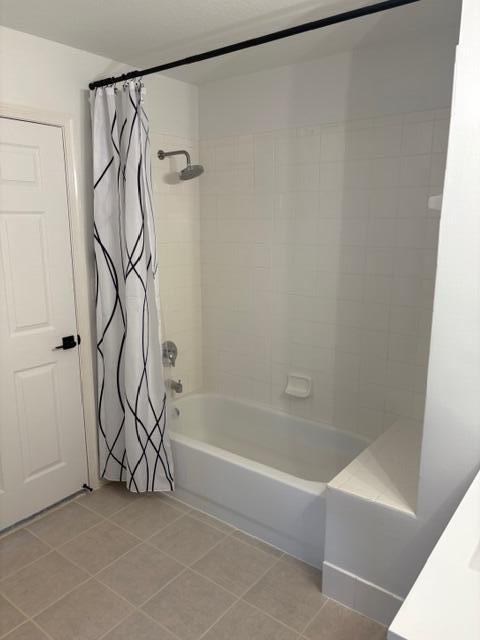 1200 Town Center Drive, Unit 427 Jupiter, FL 33458 - Photo 25 of 33 a bathroom with a bathtub and shower
