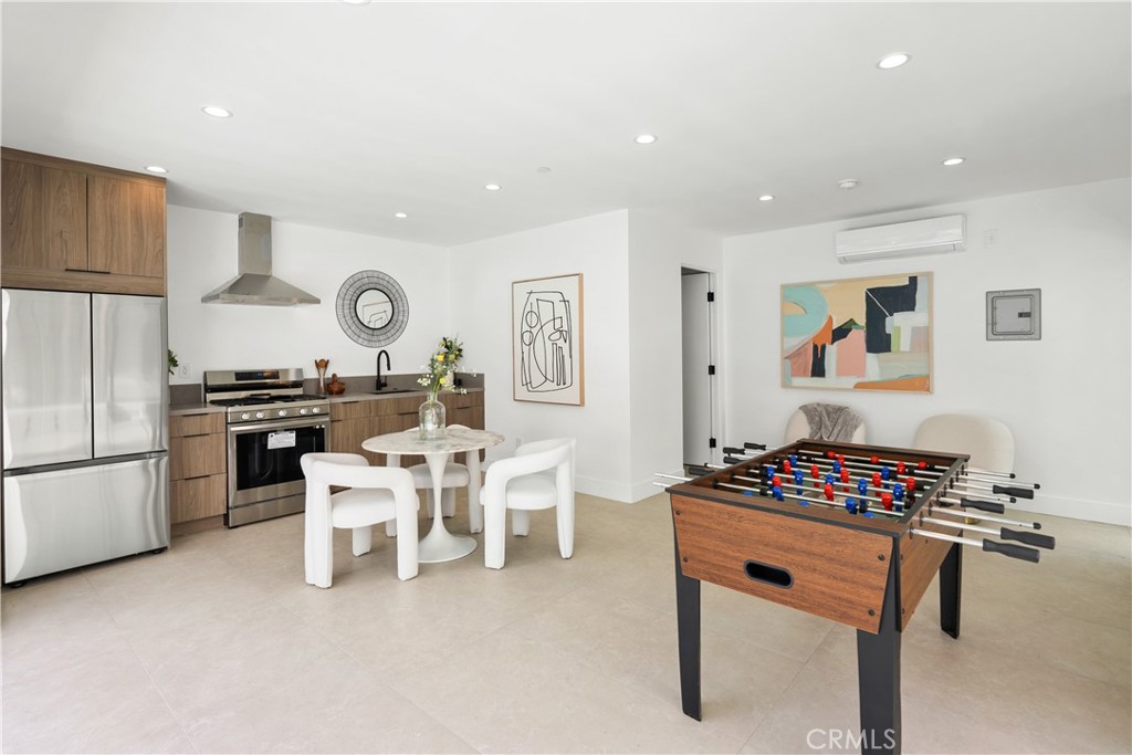 11666 Margate Street Valley Village, CA 91601 - Photo 27 of 31