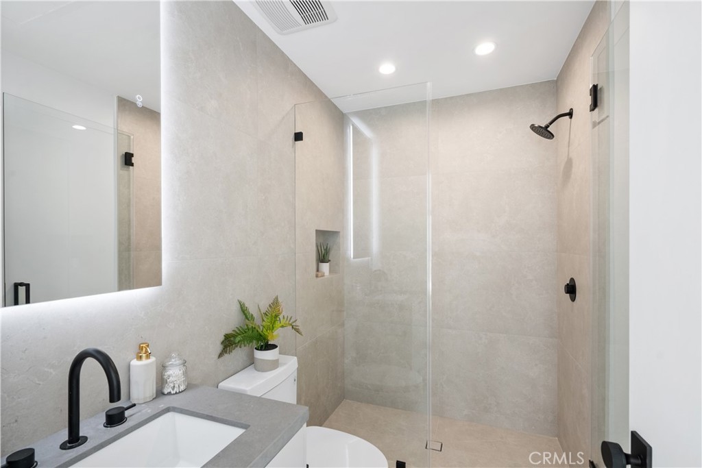 11666 Margate Street Valley Village, CA 91601 - Photo 29 of 31