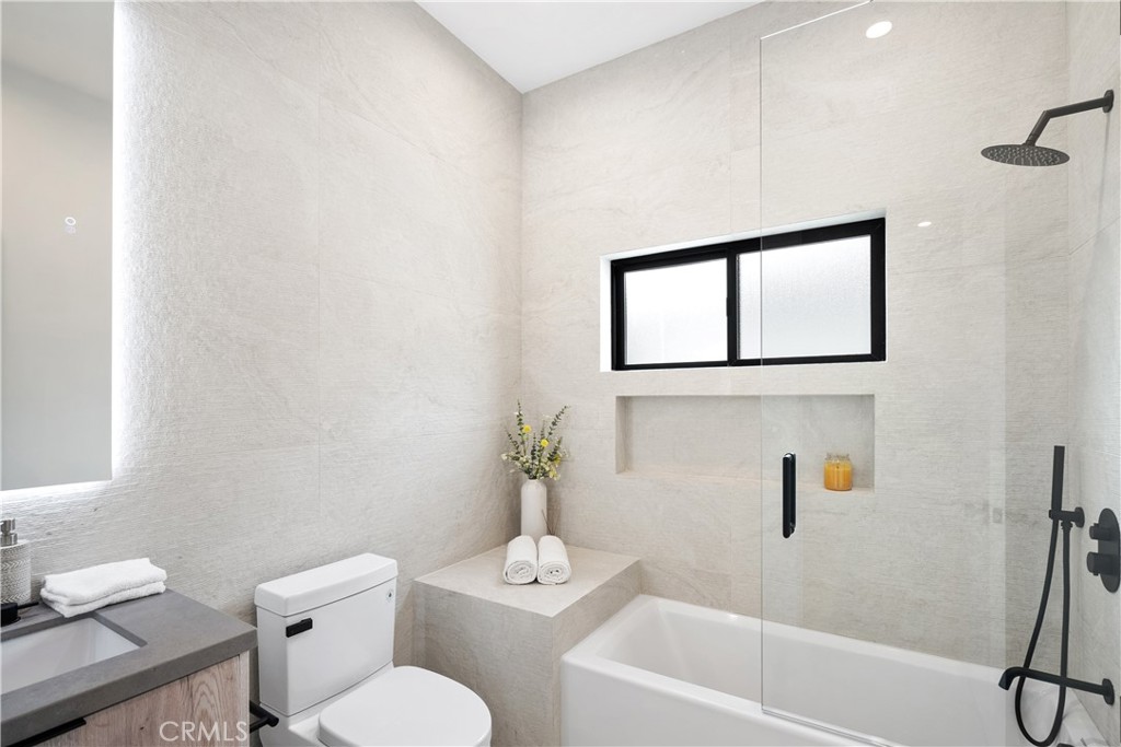 11666 Margate Street Valley Village, CA 91601 - Photo 6 of 31