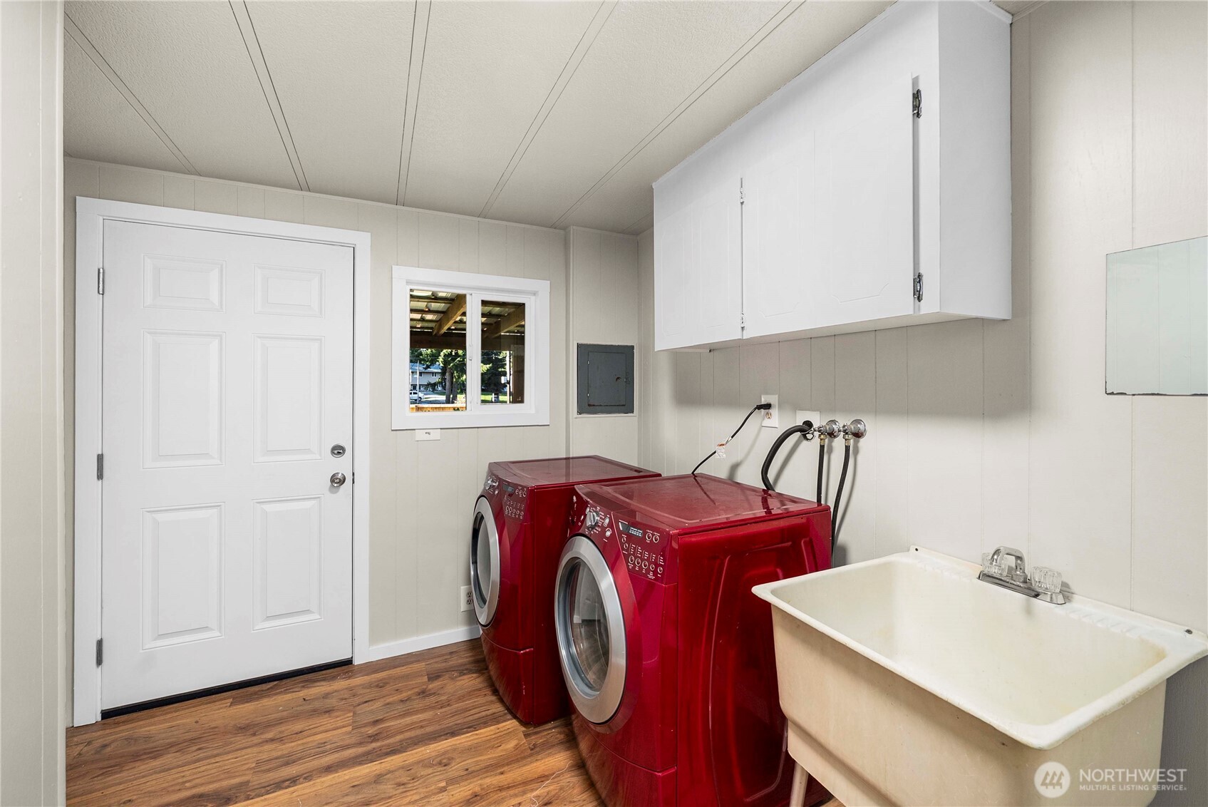 733 Tipsoo Loop South Rainier, WA 98576 - Photo 24 of 37 a utility room with sink dryer and washer