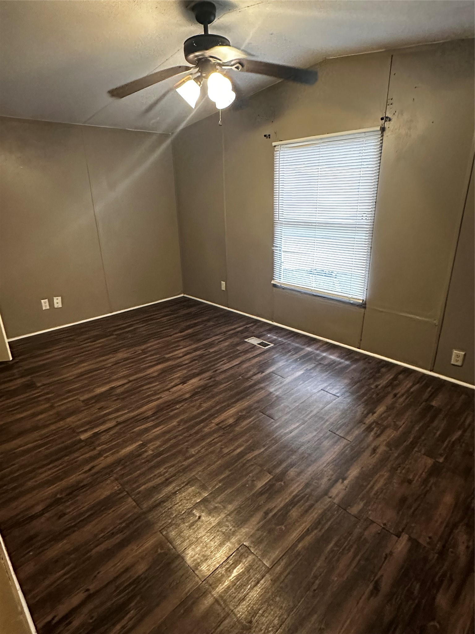 2021 North Battlebell Road, Unit 40 Highlands, TX 77562 - Photo 2 of 7