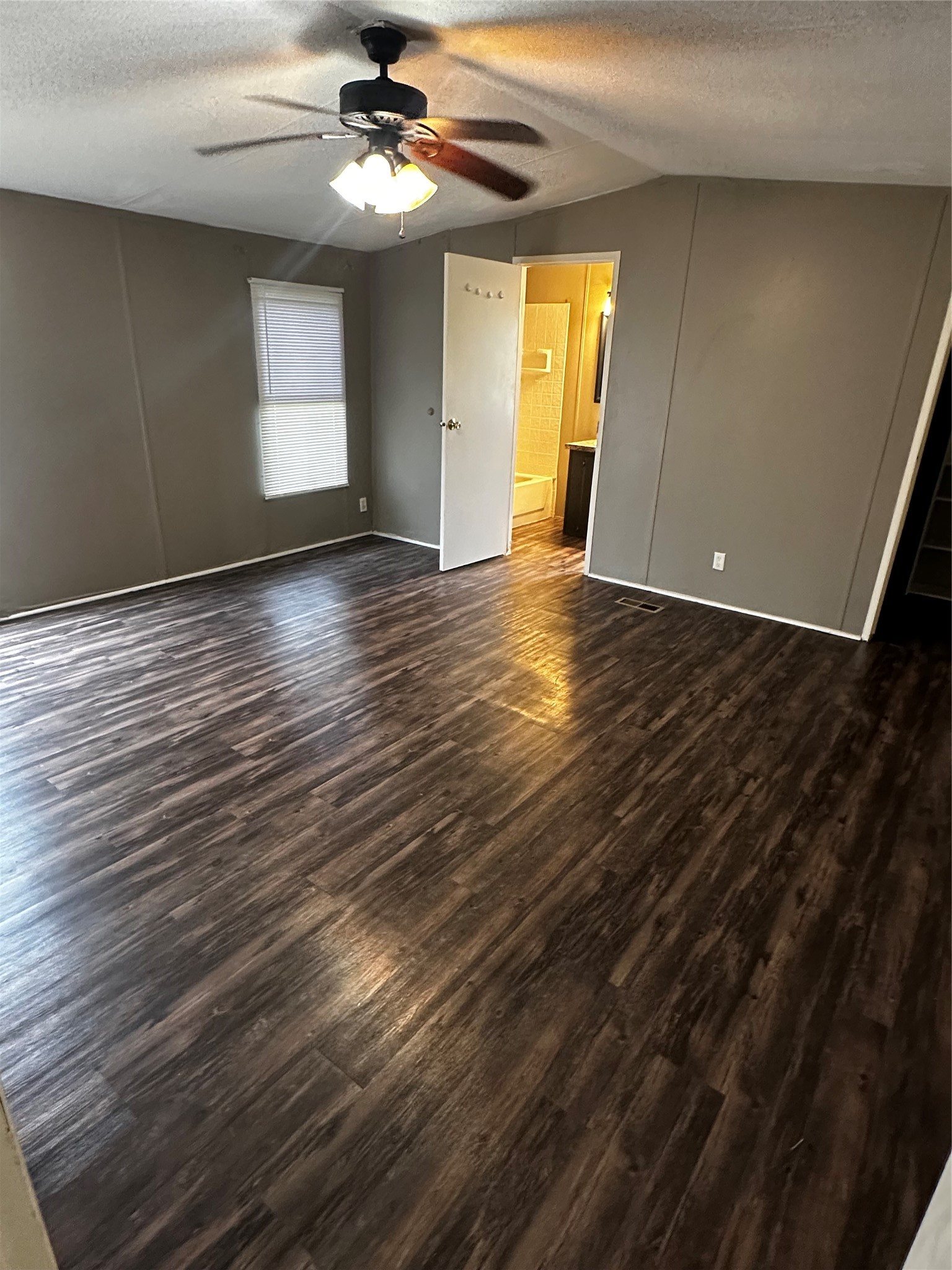 2021 North Battlebell Road, Unit 40 Highlands, TX 77562 - Photo 4 of 7