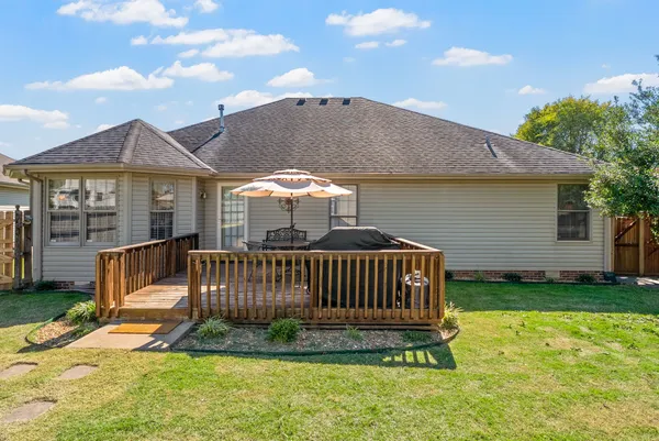 a view of a house with backyard and porch
