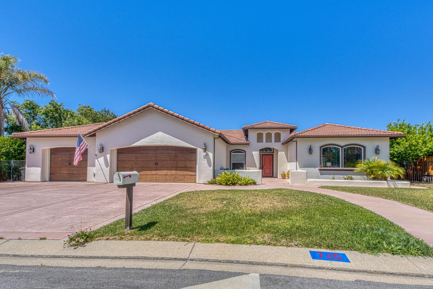 745 South Ridgemark Drive Hollister, CA 95023 - Photo 4 of 50