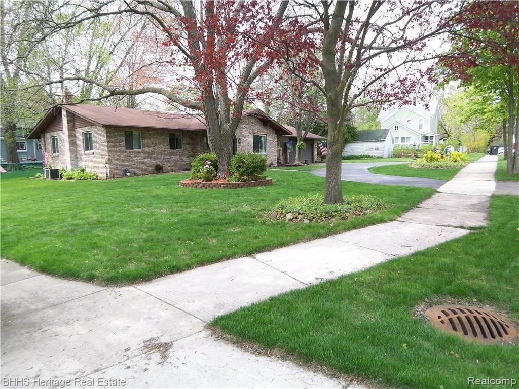 115 Thompson Street Howell, MI 48843 - Photo 5 of 25 100_0302.JPG