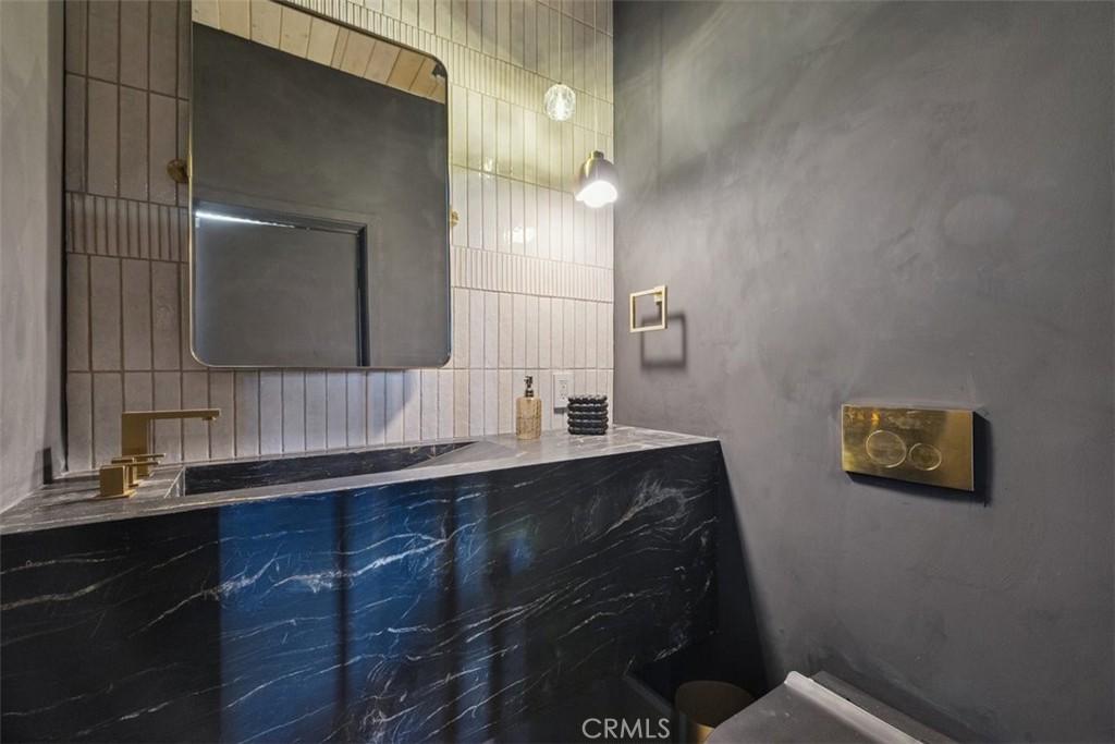 21090 Rios Street Woodland Hills, CA 91364 - Photo 24 of 56