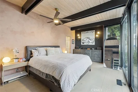 a view of a livingroom with furniture