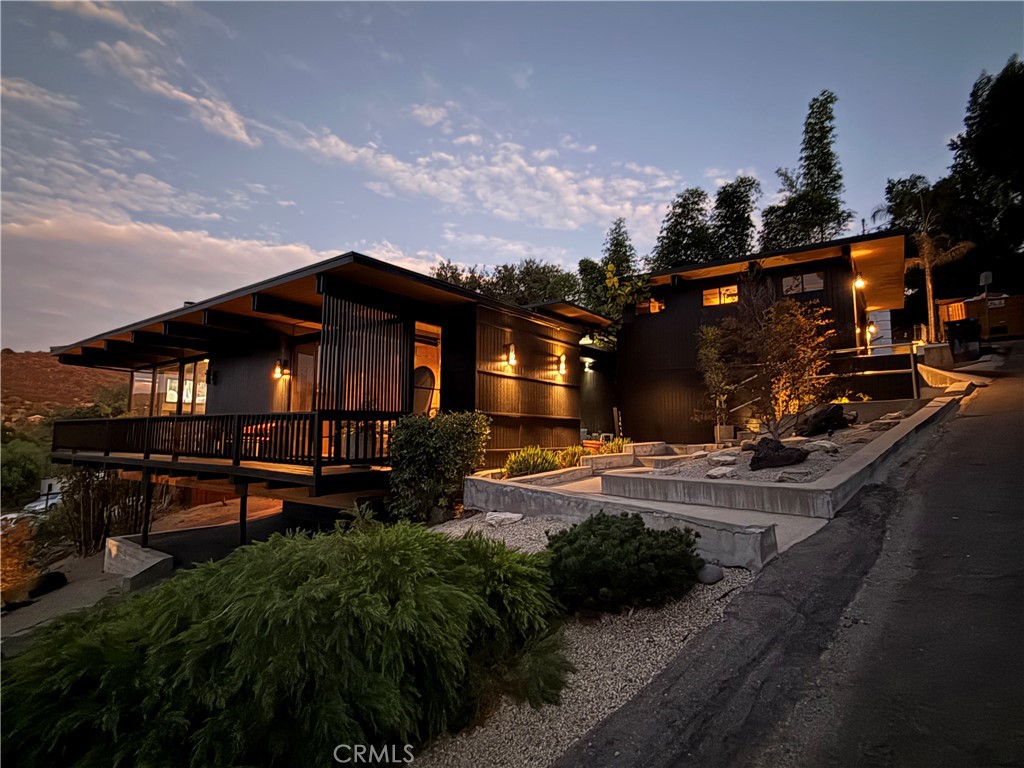 21090 Rios Street Woodland Hills, CA 91364 - Photo 3 of 56