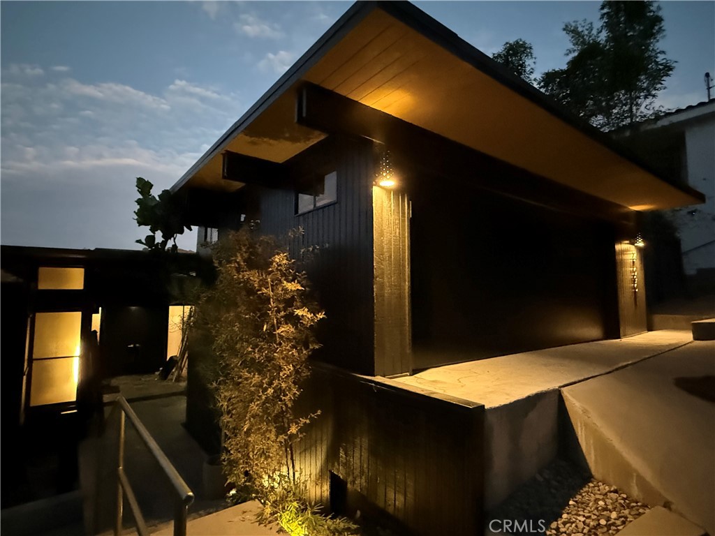 21090 Rios Street Woodland Hills, CA 91364 - Photo 4 of 56