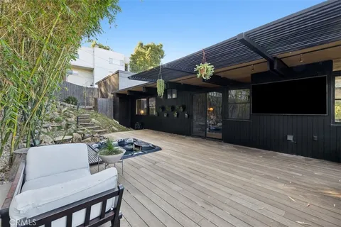 $2,000,000 | 21090 Rios Street, Woodland Hills, CA 91364