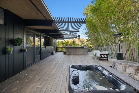 $2,000,000 | 21090 Rios Street, Woodland Hills, CA 91364