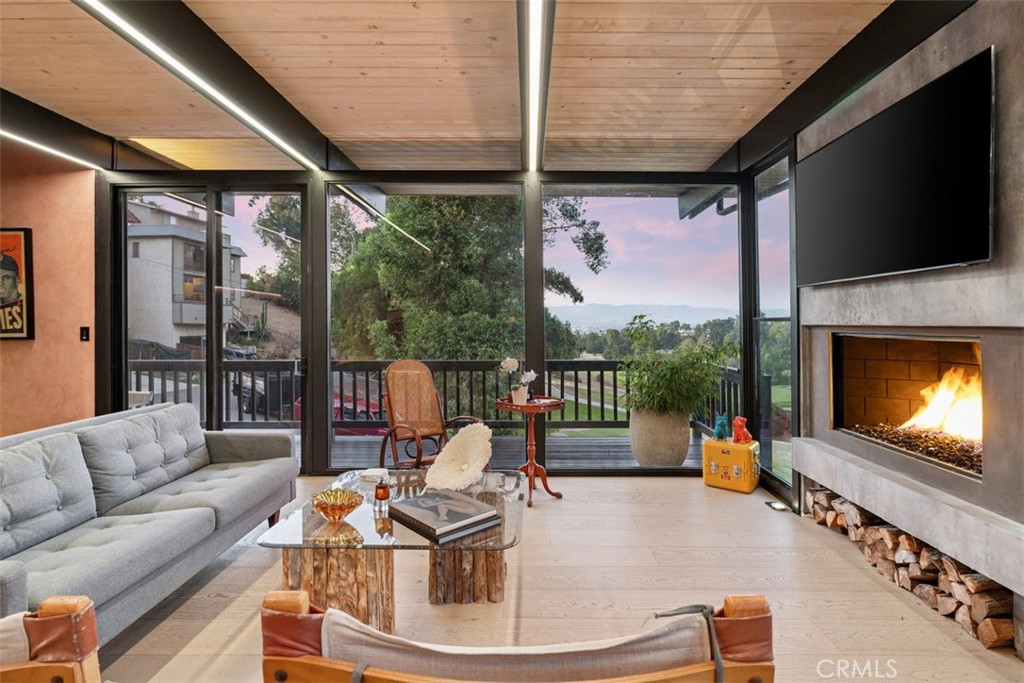 21090 Rios Street Woodland Hills, CA 91364 - Photo 7 of 56