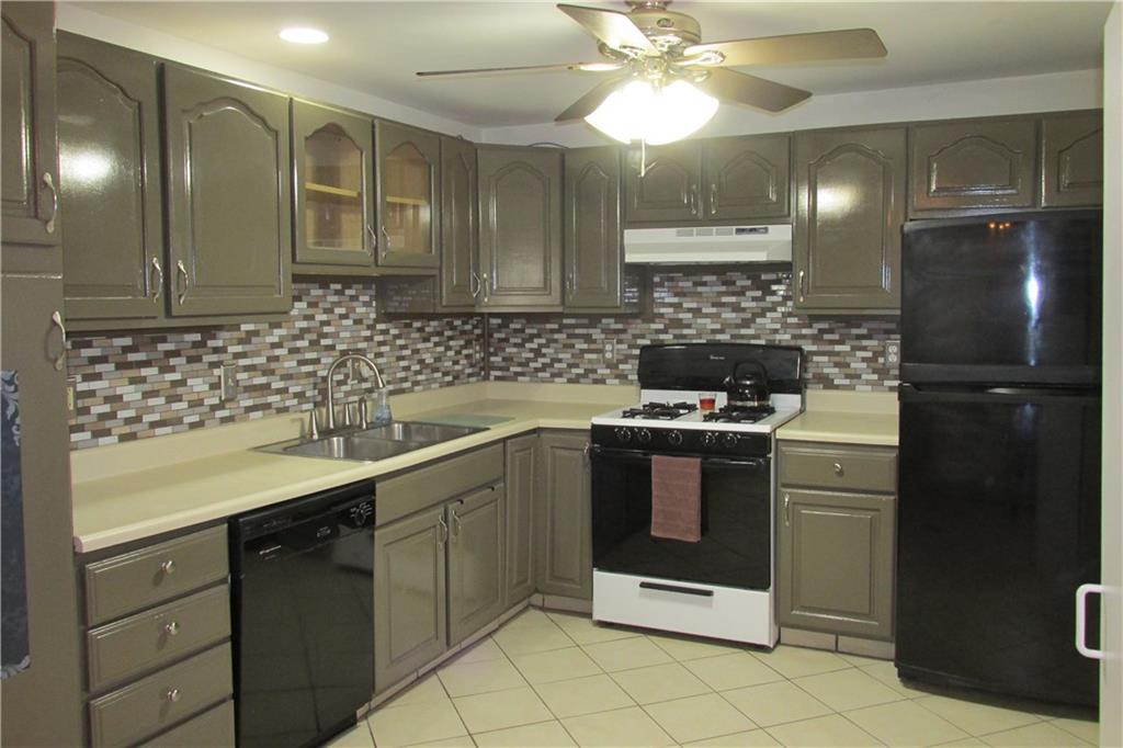 517 Ridgemont Drive Pittsburgh, PA 15220 - Photo 3 of 22 another view of kitchen