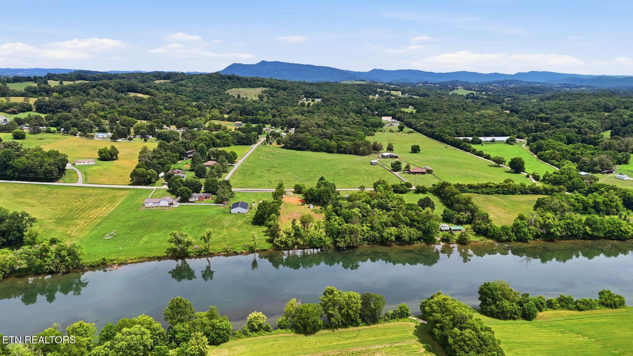 3128 Howell Road Mascot, TN 37806 - Photo 9 of 11 10-web-or-mls-3128 Howell Rd-18