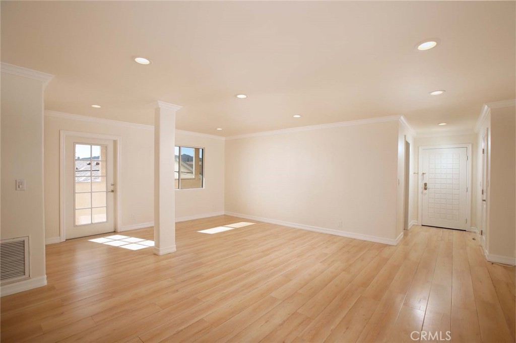 570 West Stocker Street Glendale, CA 91202 - Photo 15 of 35