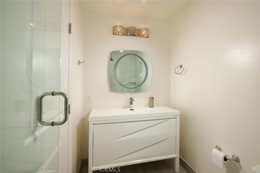 570 West Stocker Street Glendale, CA 91202 - Photo 17 of 35