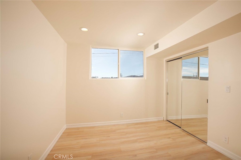 570 West Stocker Street Glendale, CA 91202 - Photo 19 of 35