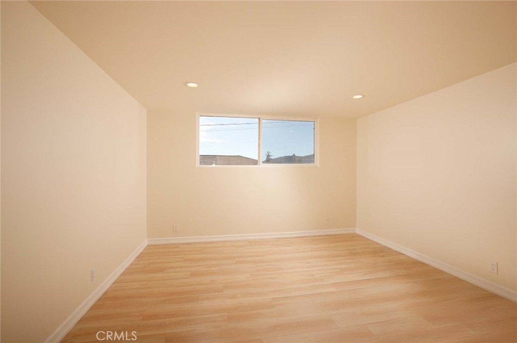 570 West Stocker Street Glendale, CA 91202 - Photo 20 of 35