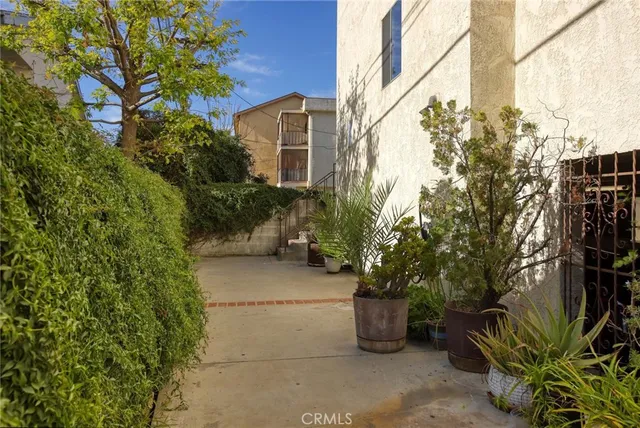 $649,000 | 570 West Stocker Street, Glendale, CA 91202