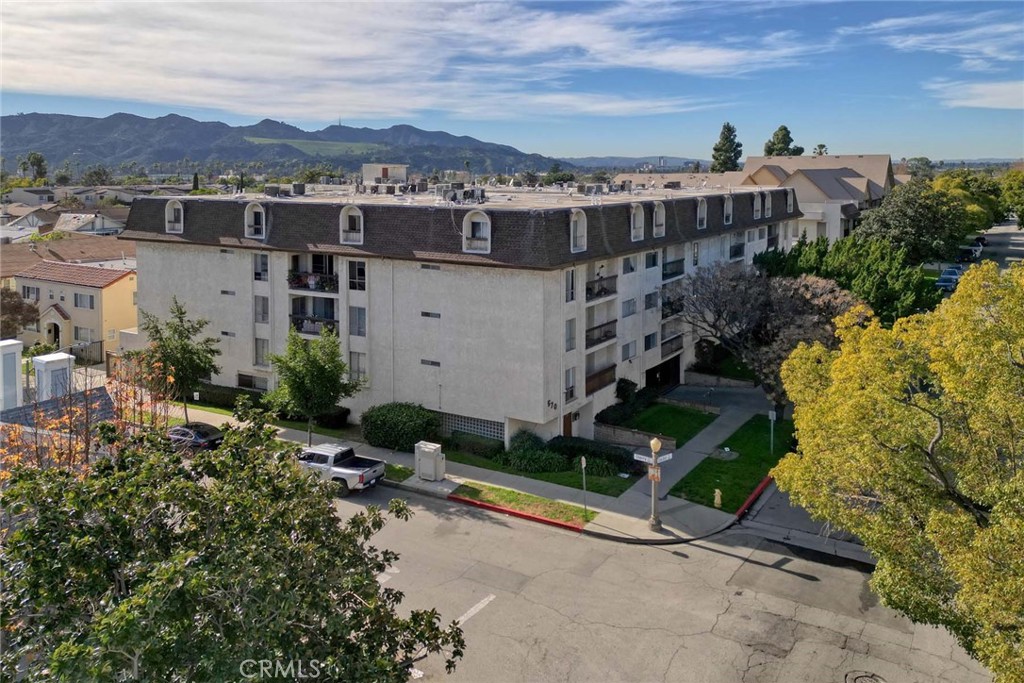 570 West Stocker Street Glendale, CA 91202 - Photo 4 of 35