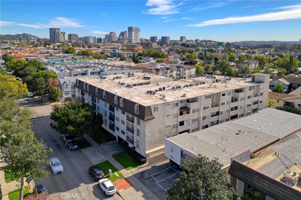 570 West Stocker Street Glendale, CA 91202 - Photo 5 of 35