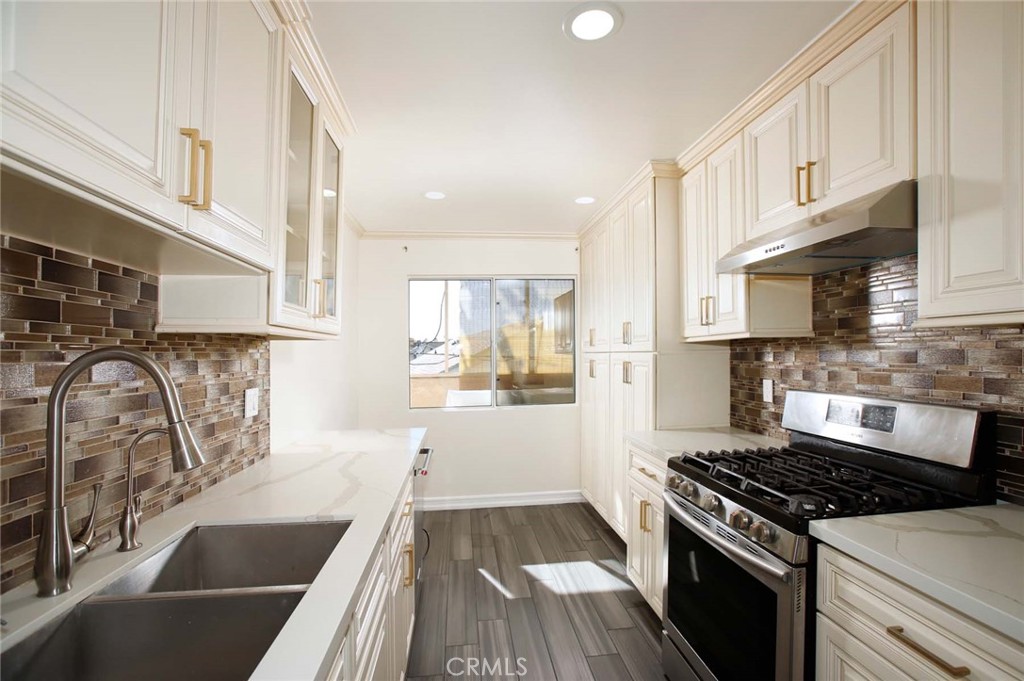 570 West Stocker Street Glendale, CA 91202 - Photo 7 of 35