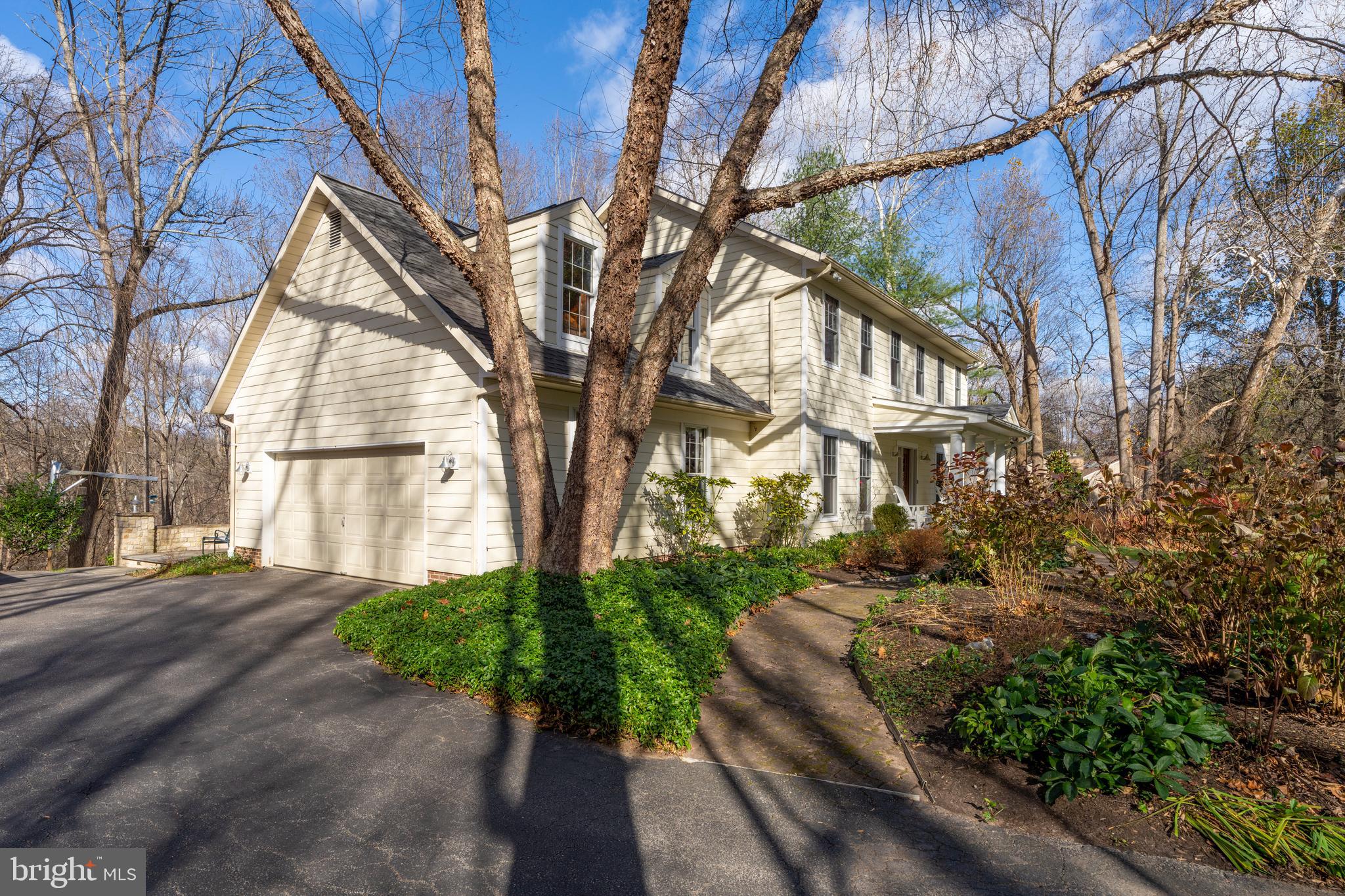 10 7 Springs Court Phoenix, MD 21131 - Photo 4 of 64 Side entrance Garage