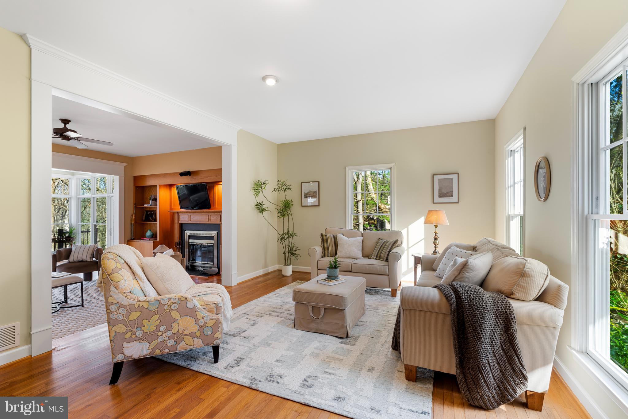 10 7 Springs Court Phoenix, MD 21131 - Photo 8 of 64 a living room with furniture and wooden floor