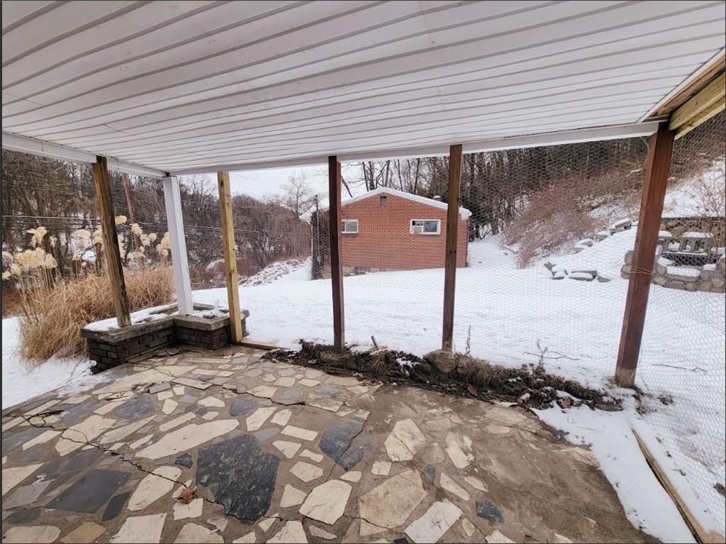 710 Parkwood Road Pittsburgh, PA 15210 - Photo 14 of 17 a backyard of a house with a table and chairs
