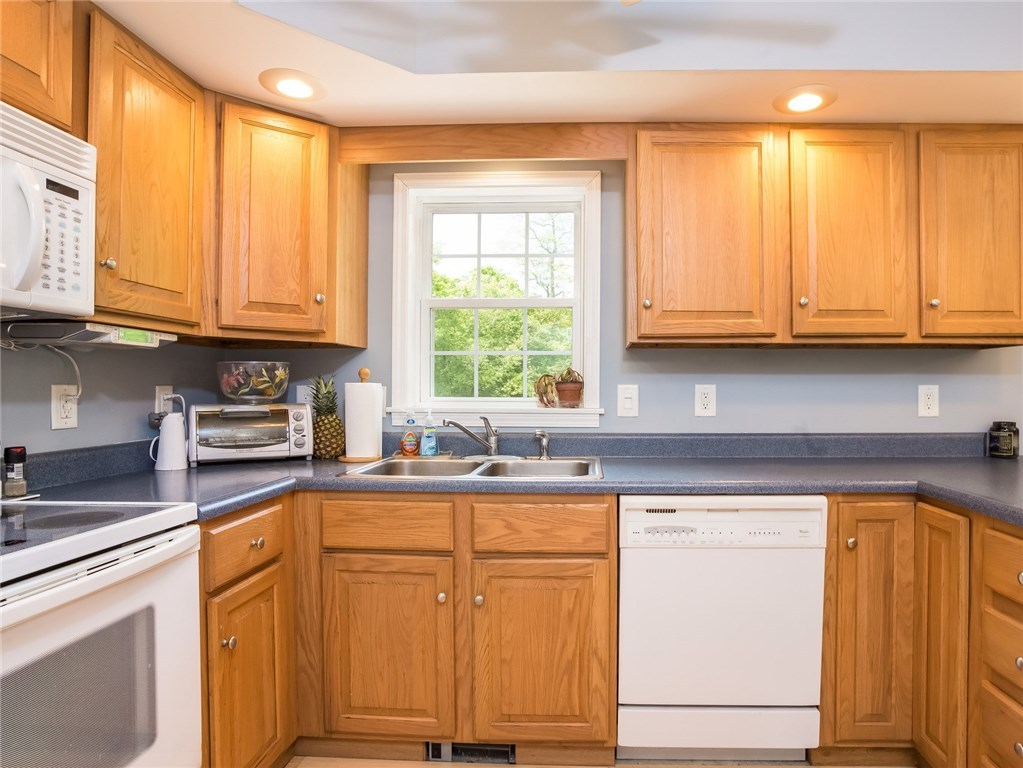 733 Cornell Road Tiverton, RI 02878 - Photo 11 of 25 Kitchen