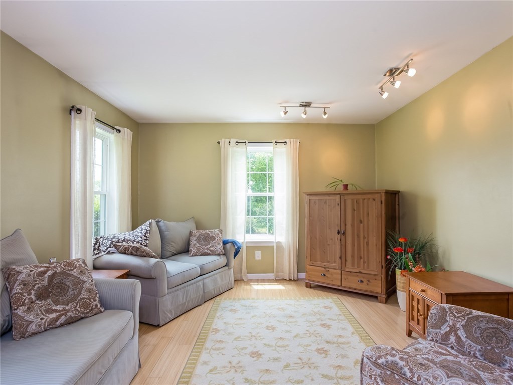 733 Cornell Road Tiverton, RI 02878 - Photo 4 of 25 Living Room