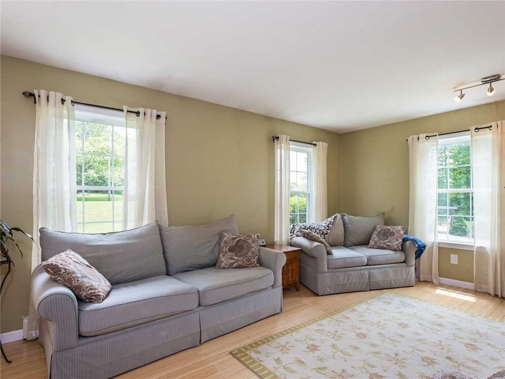 733 Cornell Road Tiverton, RI 02878 - Photo 5 of 25 Living Room