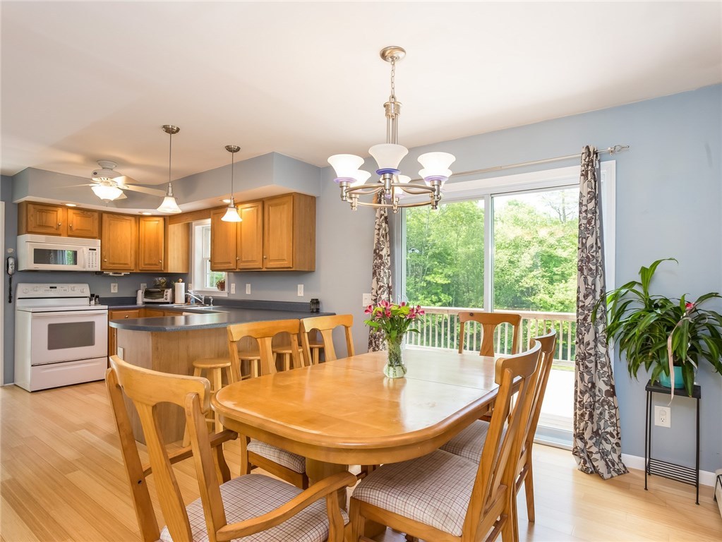 733 Cornell Road Tiverton, RI 02878 - Photo 7 of 25 Dining Area/Kitchen