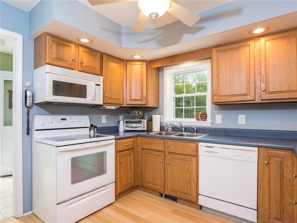 733 Cornell Road Tiverton, RI 02878 - Photo 9 of 25 Kitchen