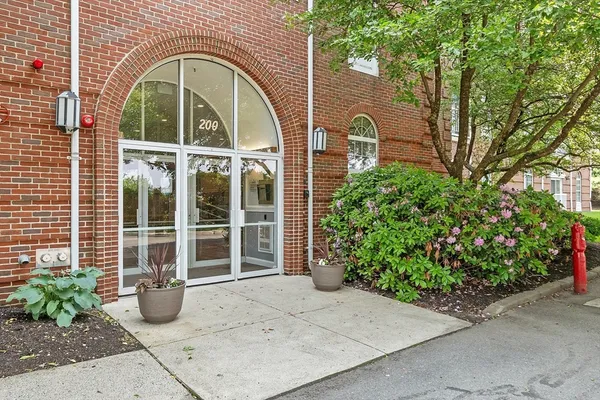 $2,850 | 200 Captains Row, Unit 204, Chelsea, MA 02150