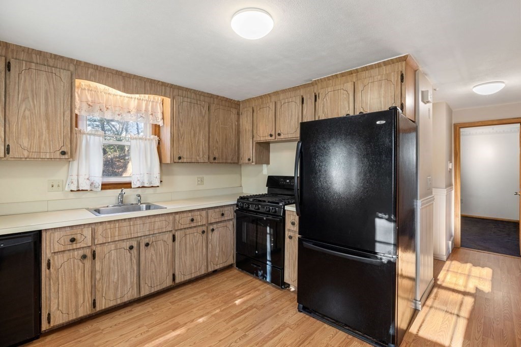 15 Hawthorne Road Holbrook, MA 02343 - Photo 2 of 24 Gallery Image 2