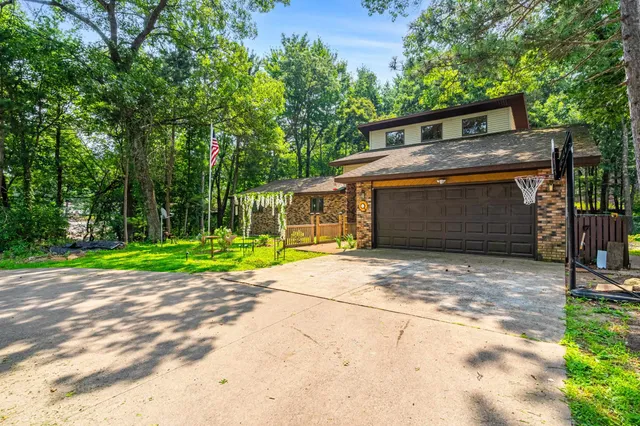 $295,900 | W4609 South Pearl Lake Road, Redgranite, WI 54970