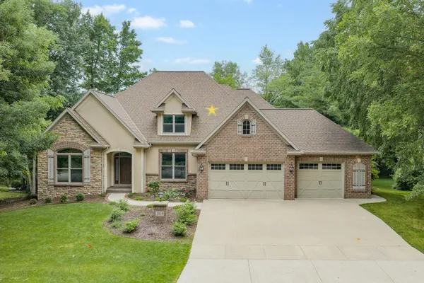 $899,900 | 2919 Shelter Creek Court, Green Bay, WI 54313