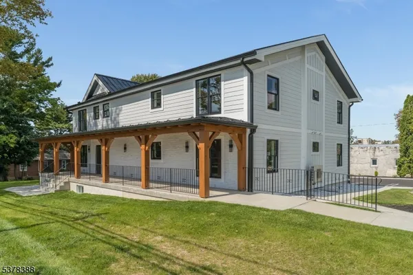 a front view of house with yard