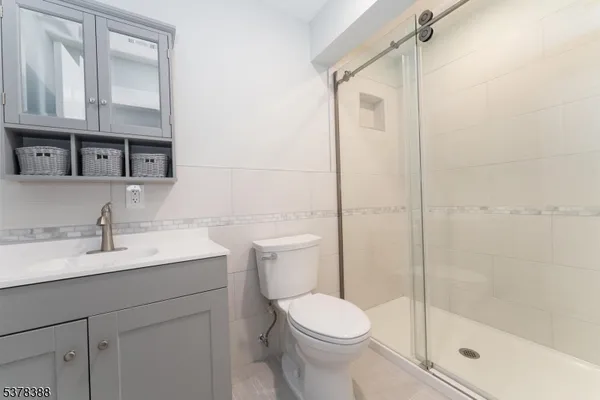 a close up view of a washer and dryer