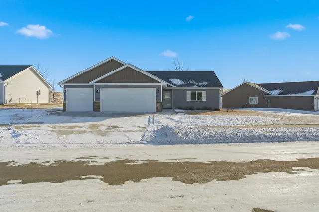 $320,000 | 725 Northwood Drive, Janesville, MN 56048