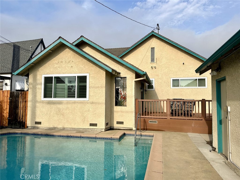 a view of a house with a outdoor space